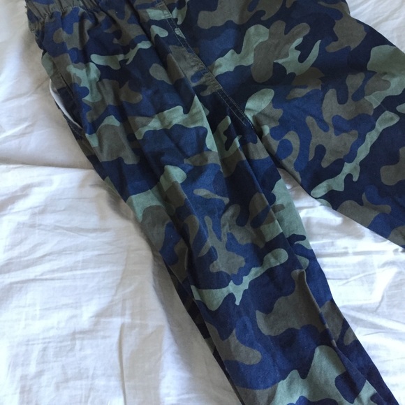 Camo Printed Gap Kid’s Pants - Picture 5 of 8